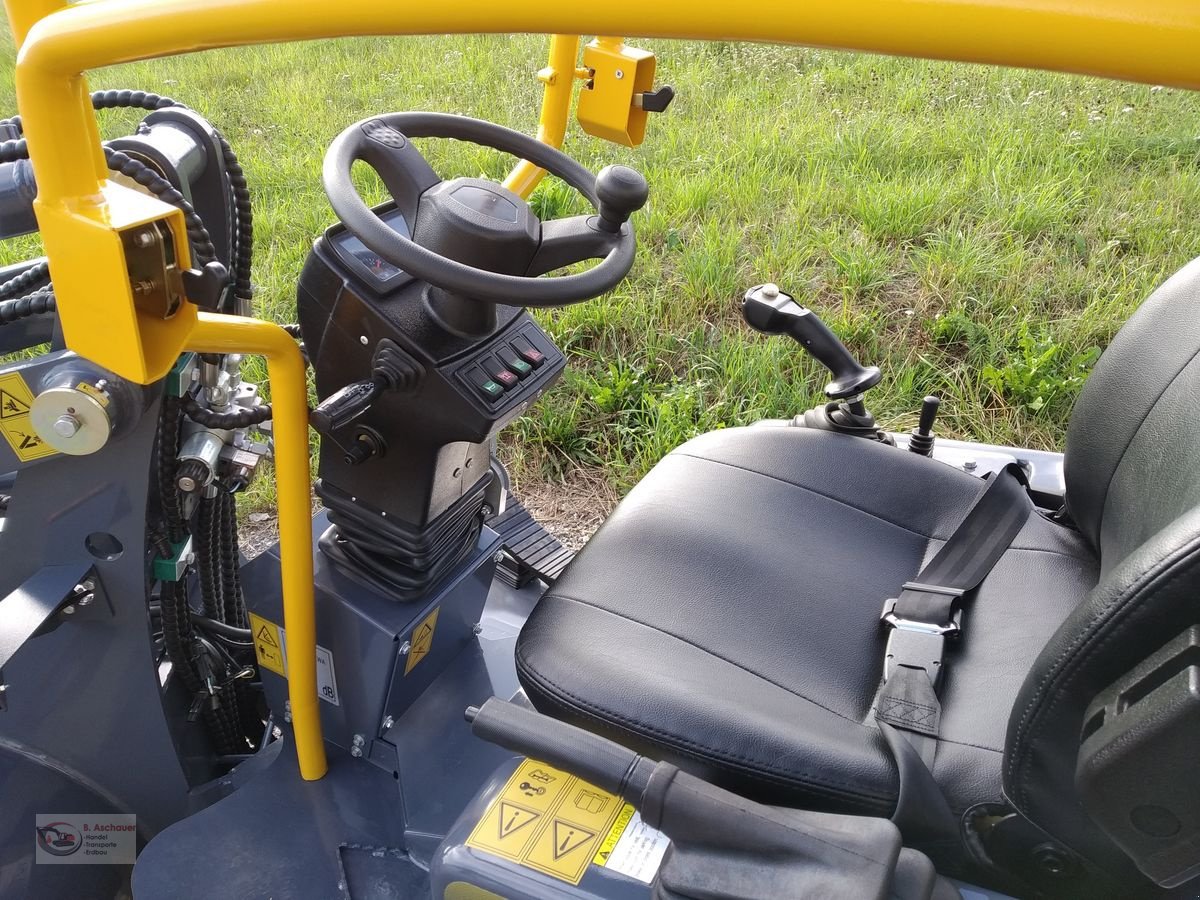 Hoflader des Typs Eurotrac W10 Vorführer mit Schaufel, wenige Stunden, Vorführmaschine in Dimbach (Bild 5)