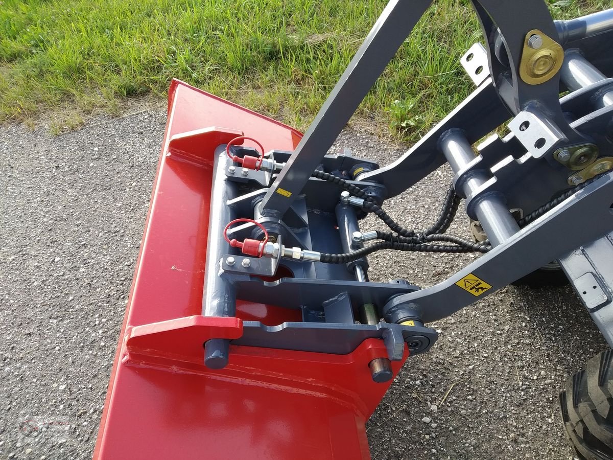 Hoflader des Typs Eurotrac W10 Vorführer mit Schaufel, wenige Stunden, Vorführmaschine in Dimbach (Bild 3)