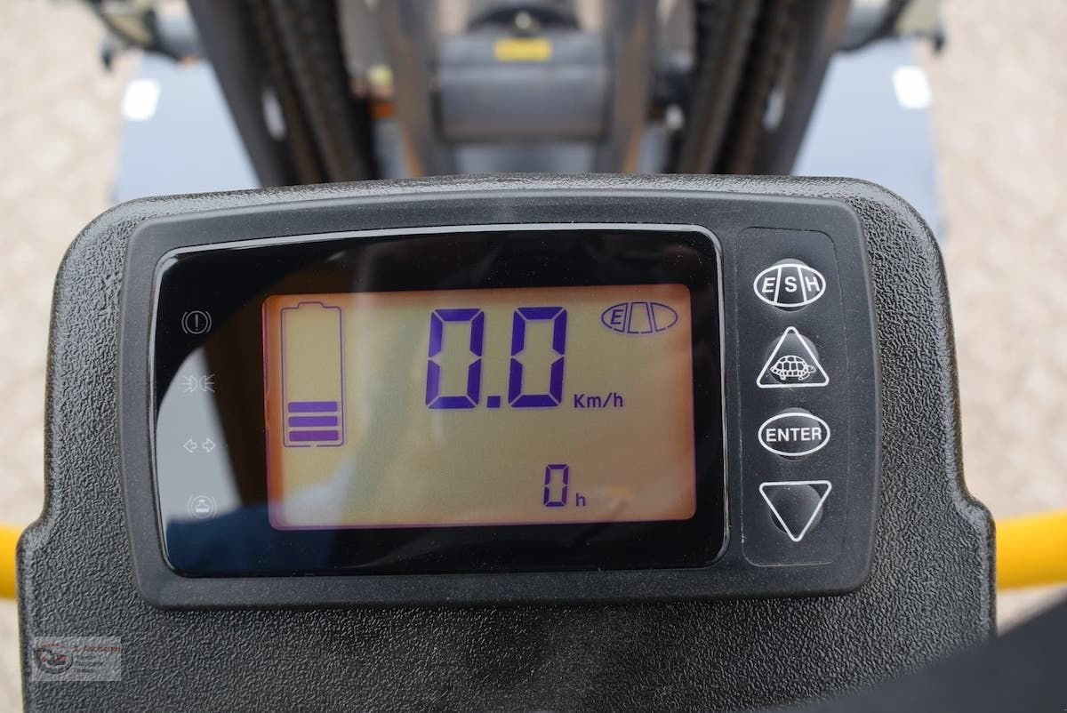 Hoflader des Typs Eurotrac W11-E elektrischer Hoflader, Neumaschine in Dimbach (Bild 6)