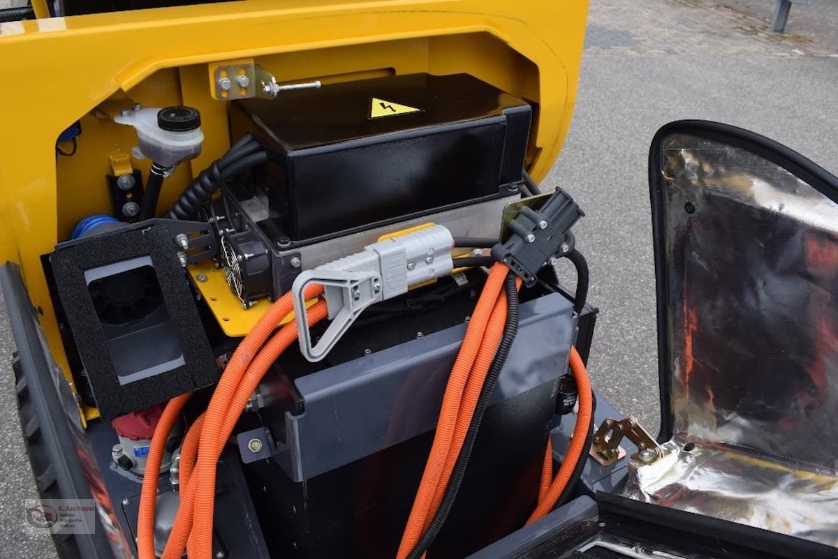 Hoflader des Typs Eurotrac W11-E elektrischer Hoflader, Neumaschine in Dimbach (Bild 5)