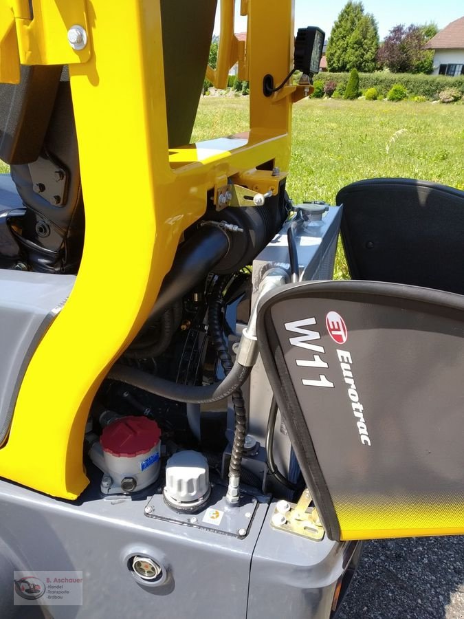 Hoflader des Typs Eurotrac W11 Vorführer mit Schaufel ohne Kabine, Vorführmaschine in Dimbach (Bild 5)