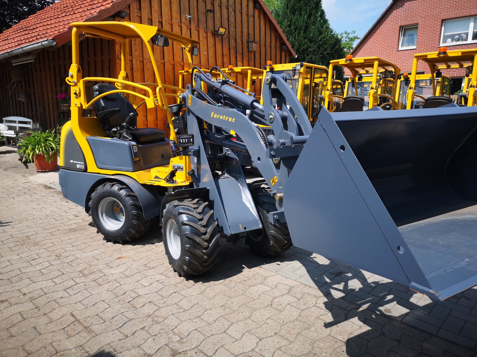 Hoflader of the type Eurotrac w11, Neumaschine in Heemsen (Picture 1)