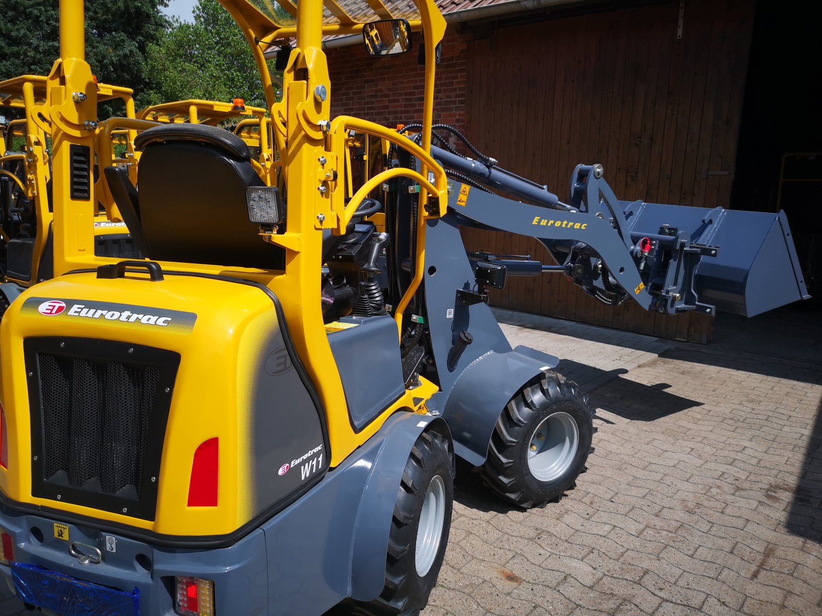 Hoflader of the type Eurotrac w11, Neumaschine in Heemsen (Picture 3)