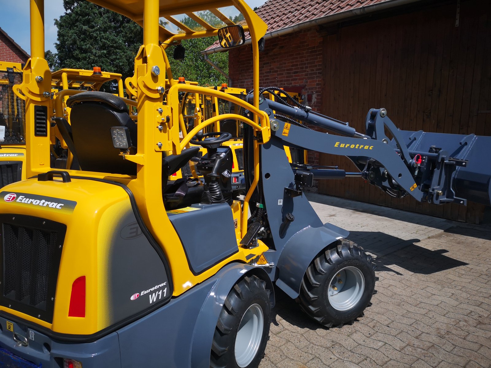 Hoflader of the type Eurotrac w11, Neumaschine in Heemsen (Picture 4)