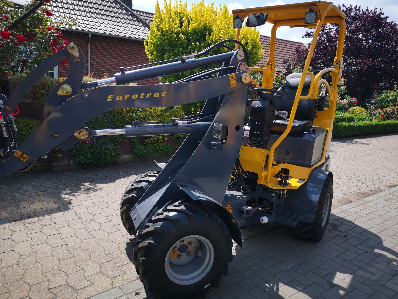 Hoflader of the type Eurotrac w11, Neumaschine in Heemsen (Picture 5)