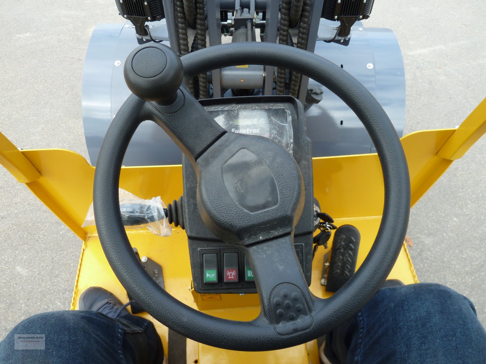 Hoflader of the type Eurotrac W12, Neumaschine in Tapfheim (Picture 3)