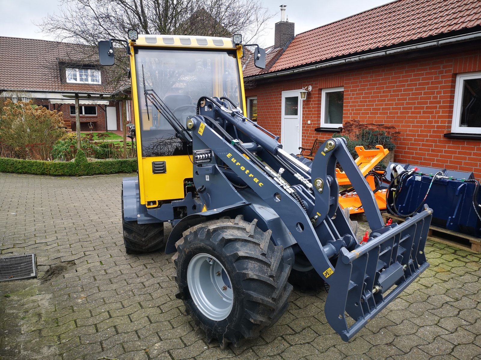 Hoflader of the type Eurotrac W12, Neumaschine in Heemsen (Picture 3)