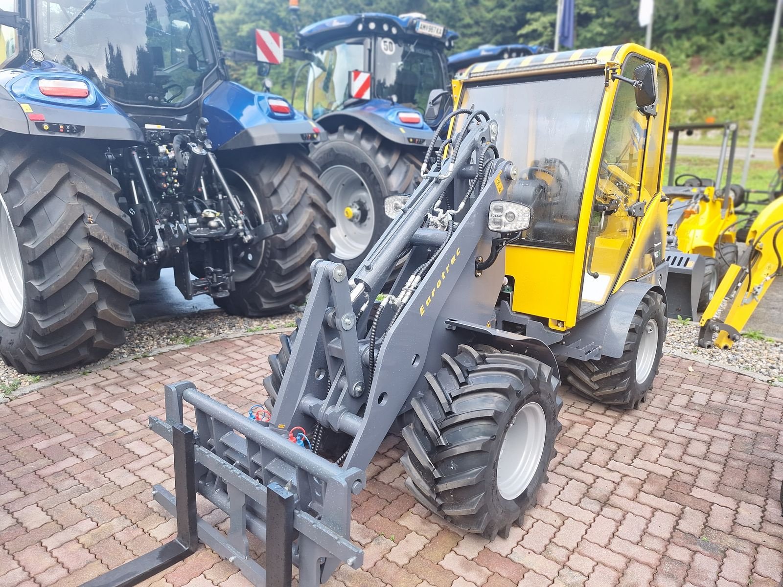 Hoflader of the type Eurotrac W12S, Neumaschine in Burgkirchen (Picture 3)