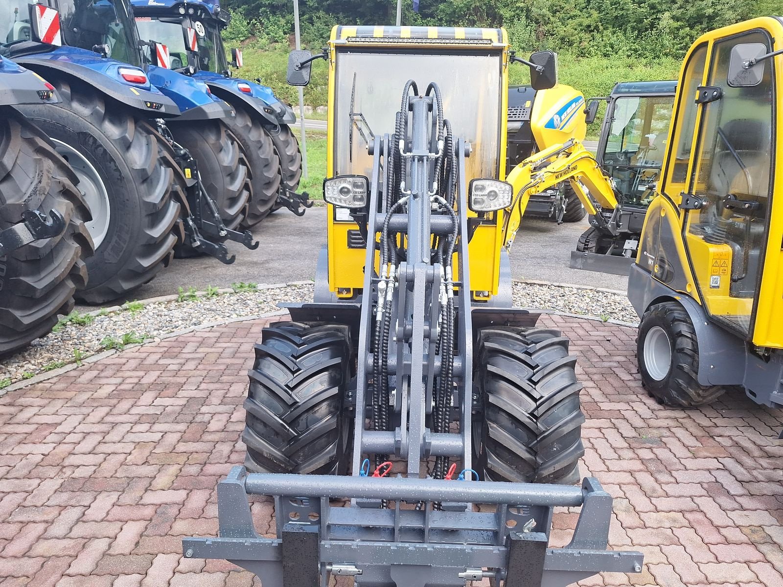 Hoflader of the type Eurotrac W12S, Neumaschine in Burgkirchen (Picture 2)