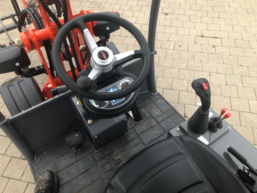 Hoflader of the type Everun ER 06 Hoflader, Neumaschine in Rennertshofen (Picture 12)