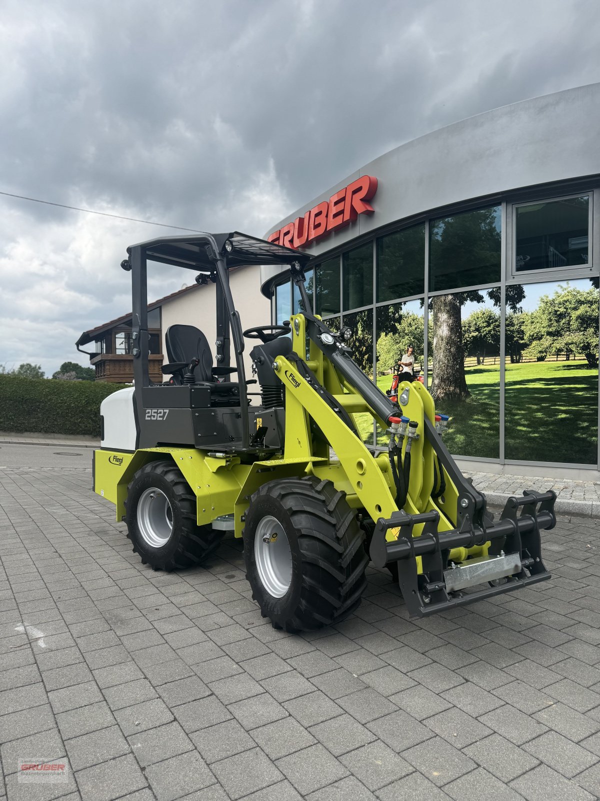 Hoflader a típus Fliegl 25-27 inkl. 3 Anbaugeräte, Neumaschine ekkor: Dorfen (Kép 1)