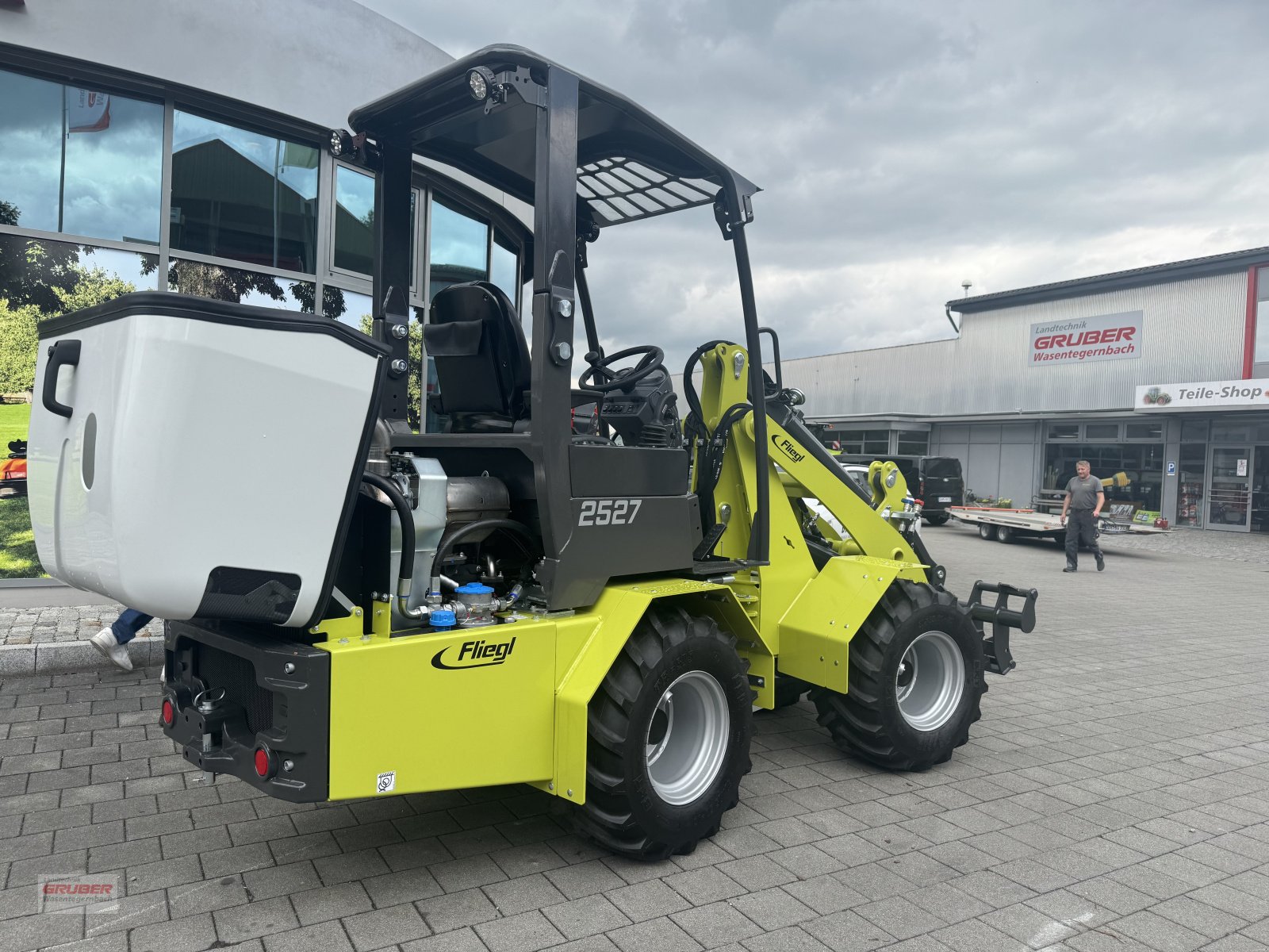 Hoflader a típus Fliegl 25-27 inkl. 3 Anbaugeräte, Neumaschine ekkor: Dorfen (Kép 10)