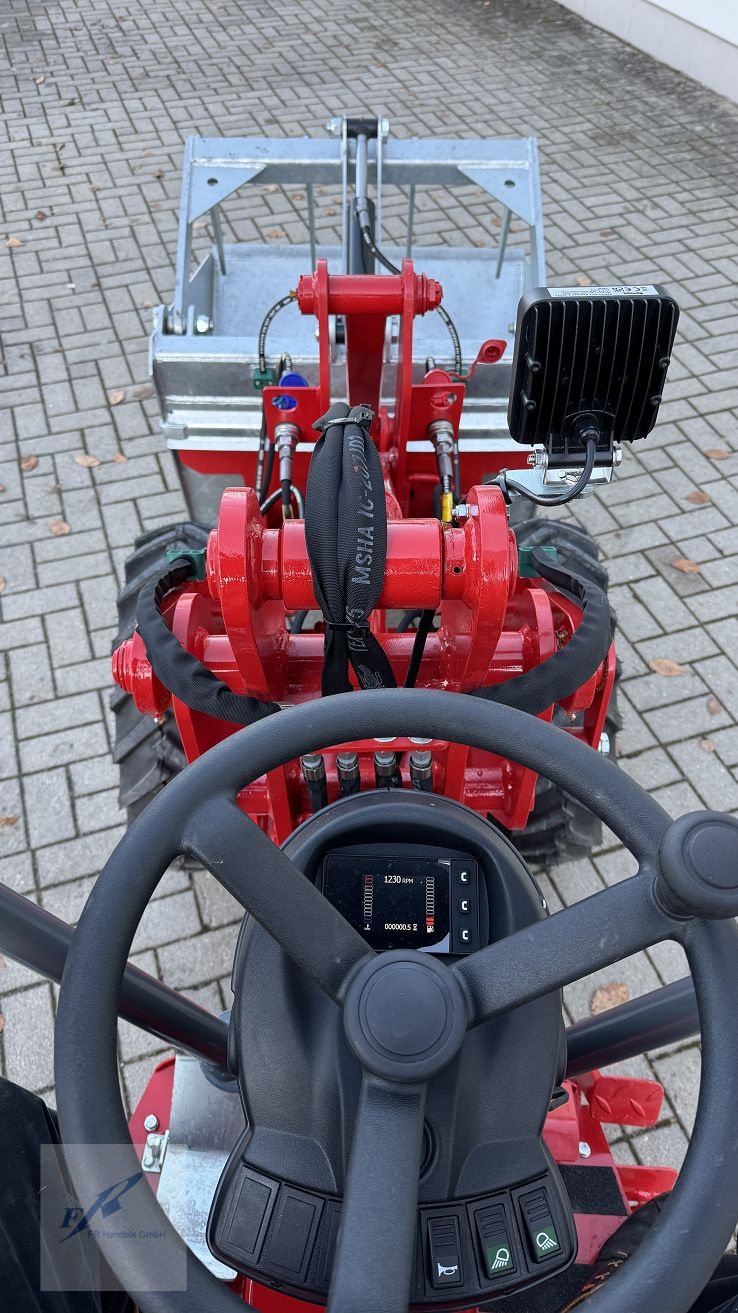 Hoflader des Typs Fuchs F 800 Hoflader Knicklader Kompaktlader, Neumaschine in Bruckmühl (Bild 4)