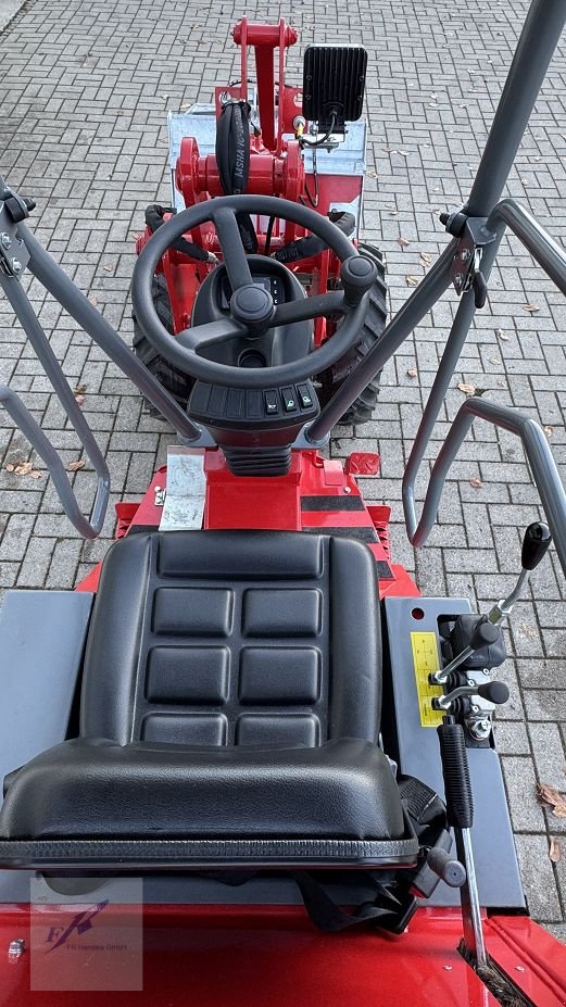 Hoflader des Typs Fuchs F 800, Neumaschine in Bruckmühl (Bild 3)