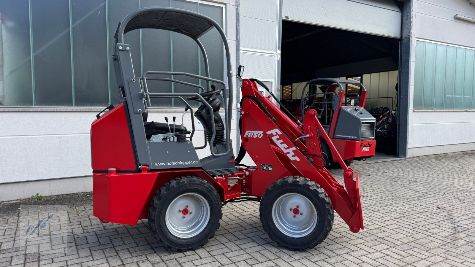 Hoflader of the type Fuchs F 850 Hoflader Kompaktlader Knicklader, Neumaschine in Bruckmühl (Picture 1)