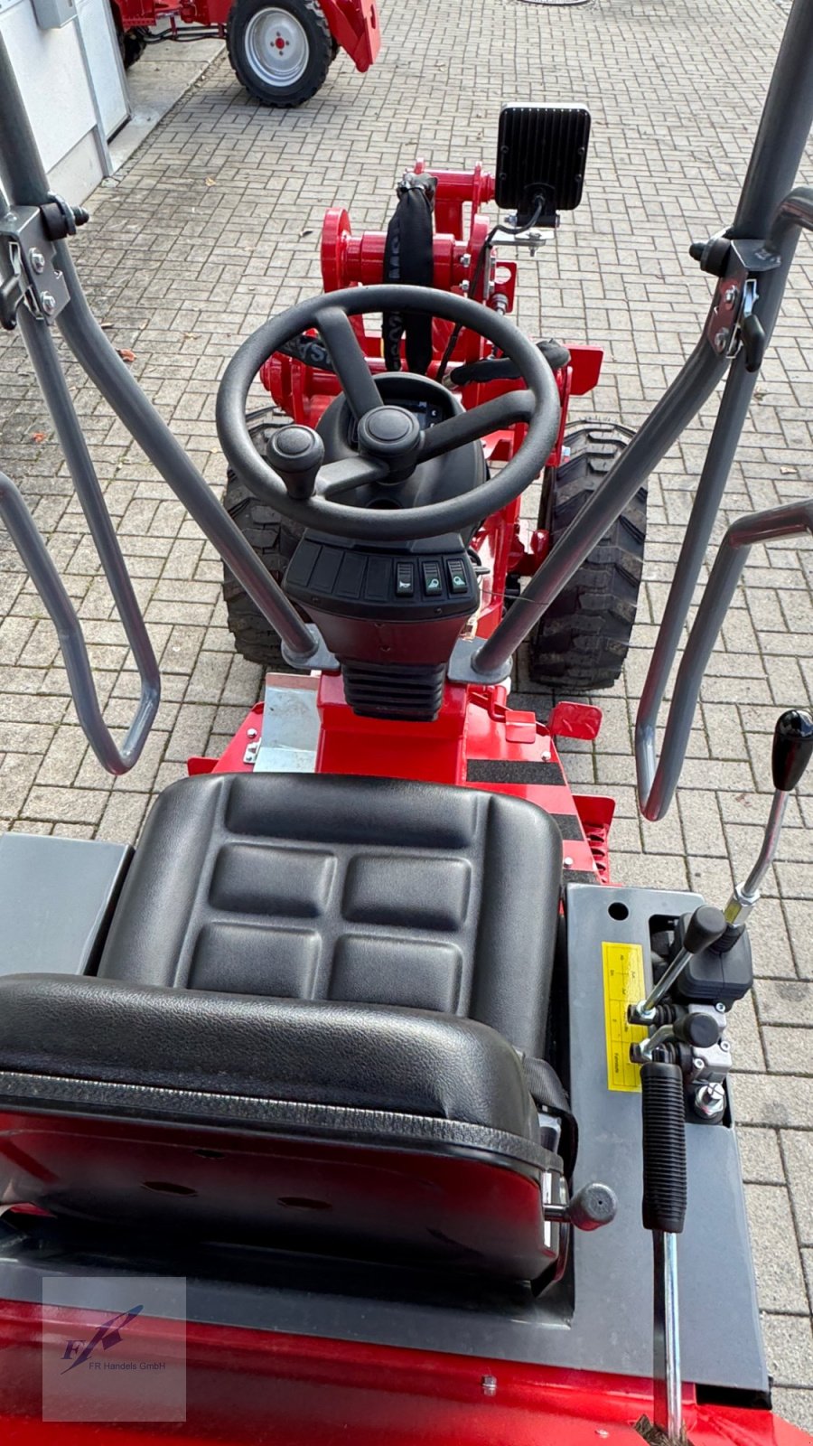 Hoflader of the type Fuchs F 850 Hoflader Kompaktlader Knicklader, Neumaschine in Bruckmühl (Picture 9)