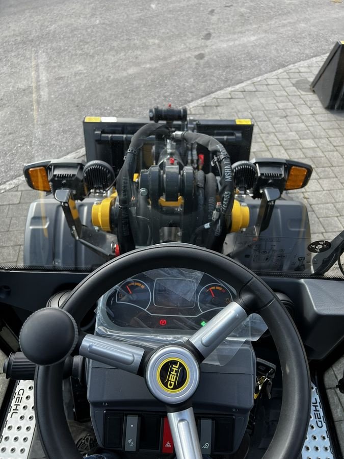 Hoflader des Typs Gehl AL320, Neumaschine in Pischelsdorf (Bild 8)