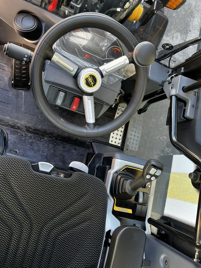 Hoflader des Typs Gehl AL320, Neumaschine in Pischelsdorf (Bild 7)