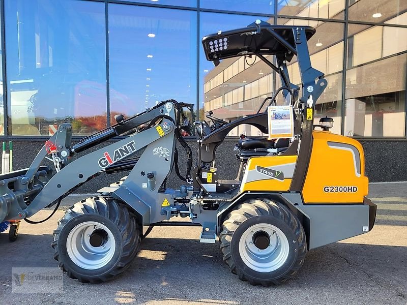 Hoflader typu GiANT 2300, Neumaschine v Colmar-Berg (Obrázek 1)