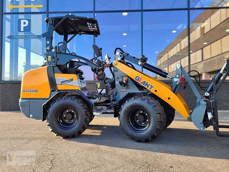 Hoflader des Typs GiANT 2500 HD, Vorführmaschine in Colmar-Berg (Bild 2)
