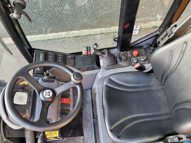 Hoflader of the type GiANT 2700 E, Neumaschine in Colmar-Berg (Picture 3)