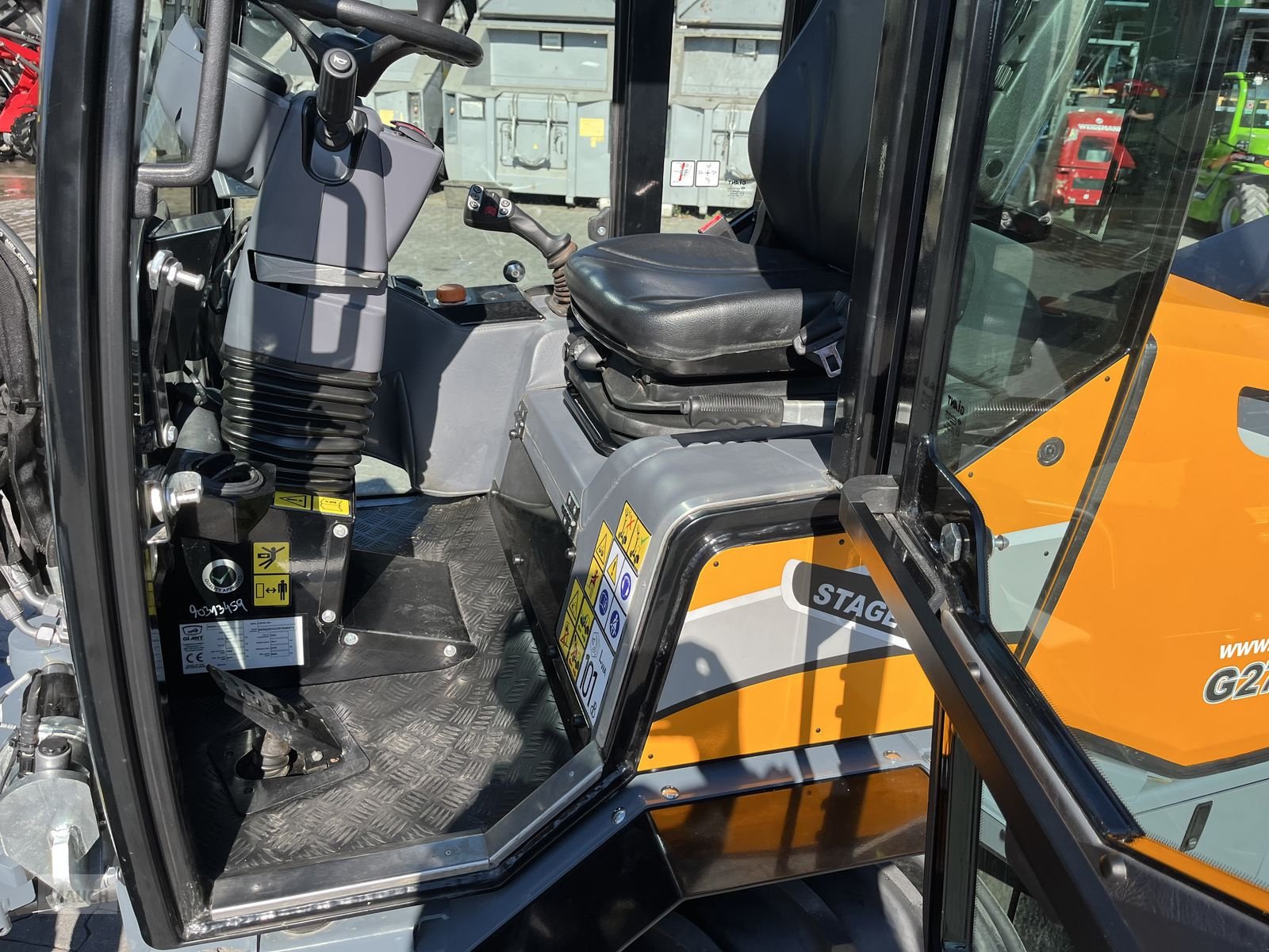 Hoflader des Typs GiANT 2700 HD+ mit Kabine Euro & Heckhydraulik Kat 2, Gebrauchtmaschine in Burgkirchen (Bild 16)