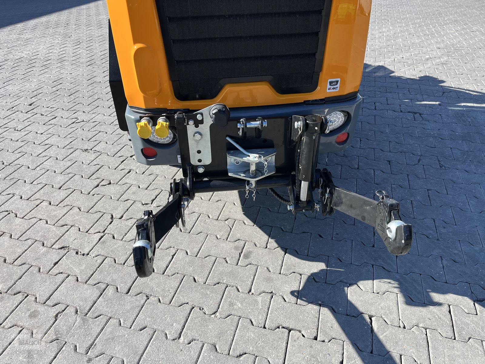 Hoflader des Typs GiANT 2700 HD+ mit Kabine Euro & Heckhydraulik Kat 2, Gebrauchtmaschine in Burgkirchen (Bild 3)