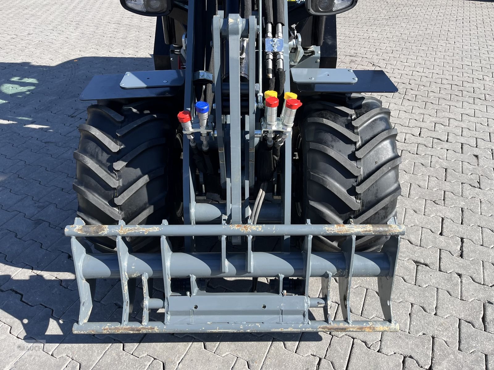 Hoflader des Typs GiANT 2700 HD+ mit Kabine Euro & Heckhydraulik Kat 2, Gebrauchtmaschine in Burgkirchen (Bild 8)