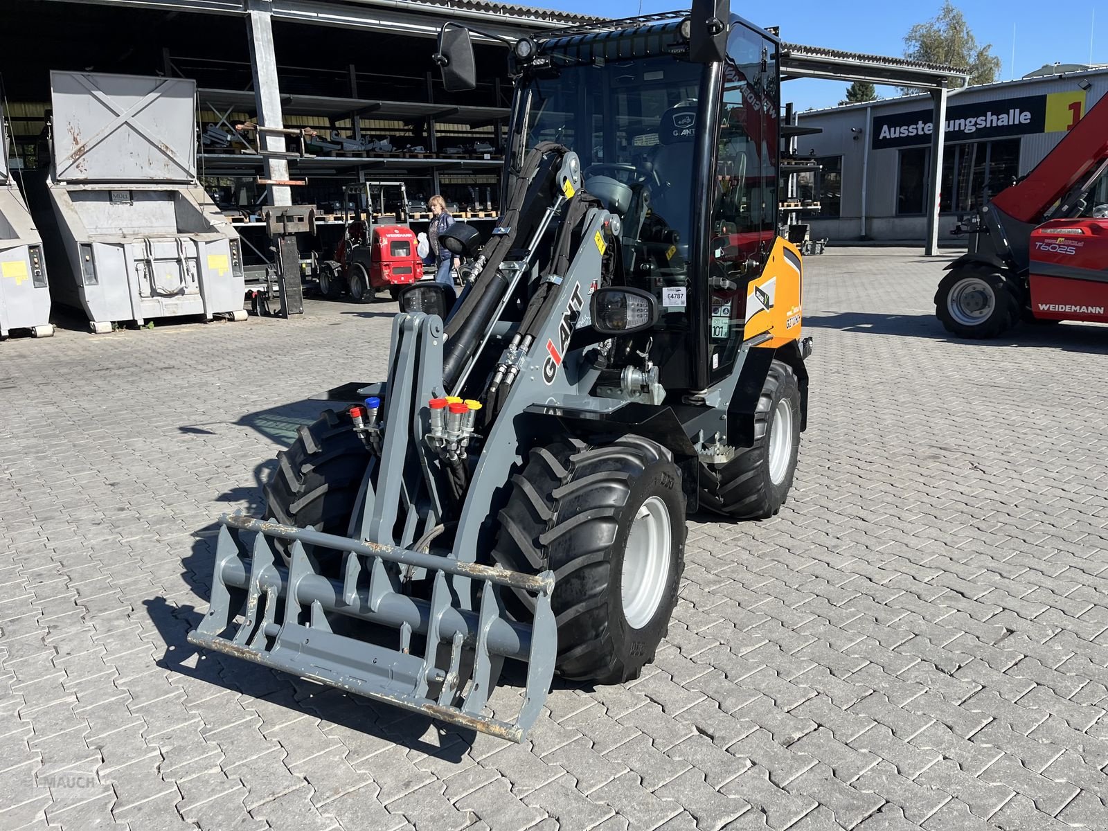 Hoflader des Typs GiANT 2700 HD+ mit Kabine Euro & Heckhydraulik Kat 2, Gebrauchtmaschine in Burgkirchen (Bild 11)