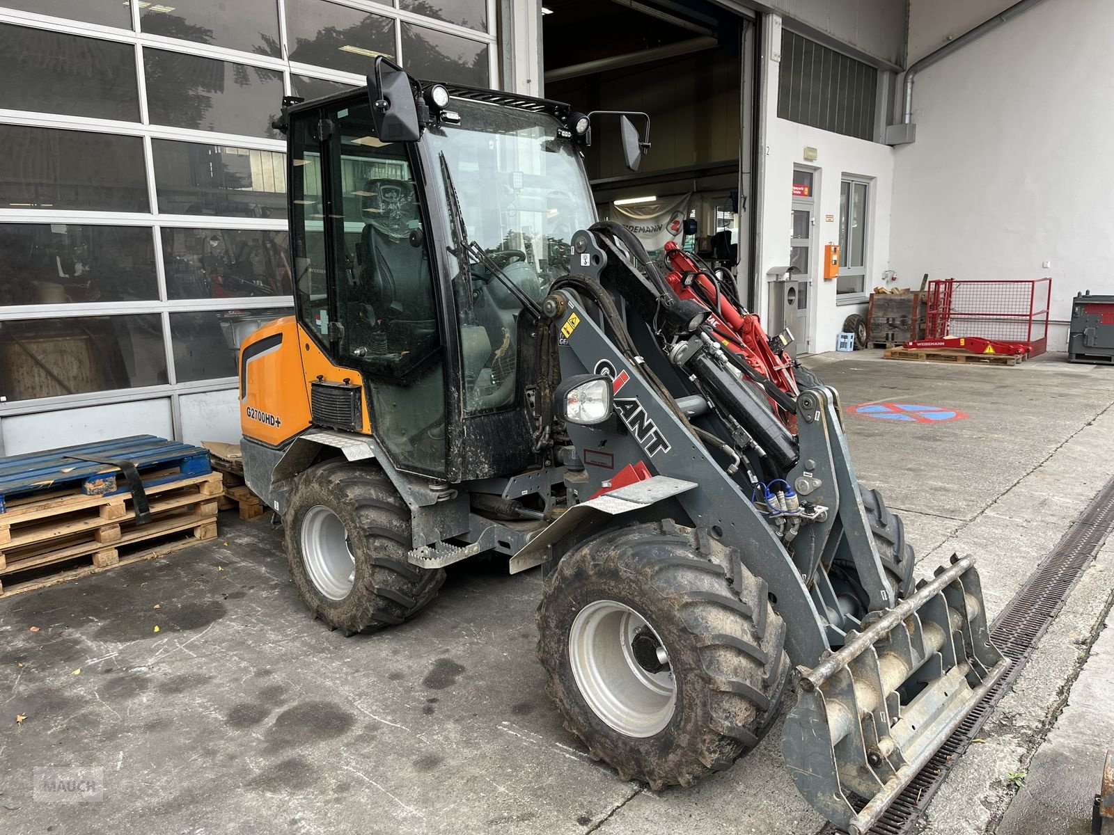 Hoflader des Typs GiANT 2700 HD+ mit Kabine Euro, Gebrauchtmaschine in Burgkirchen (Bild 1)