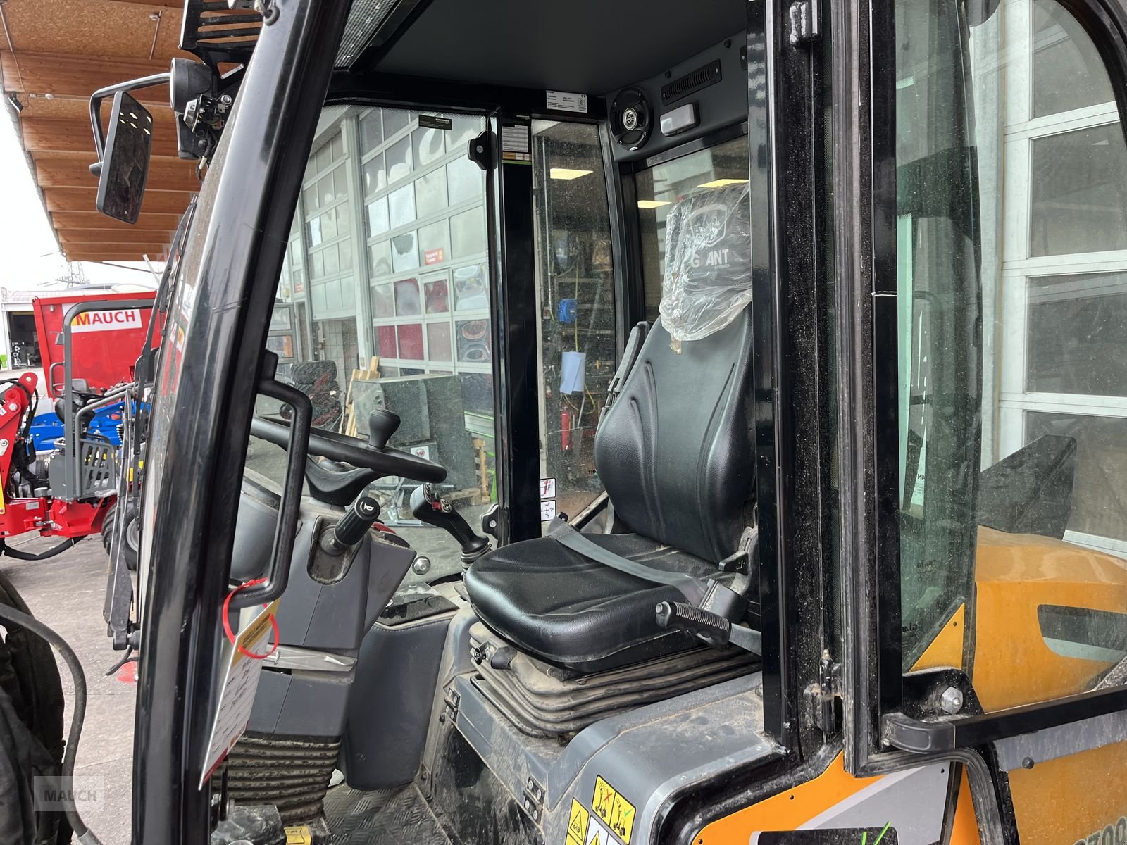 Hoflader des Typs GiANT 2700 HD+ mit Kabine Euro, Gebrauchtmaschine in Burgkirchen (Bild 2)