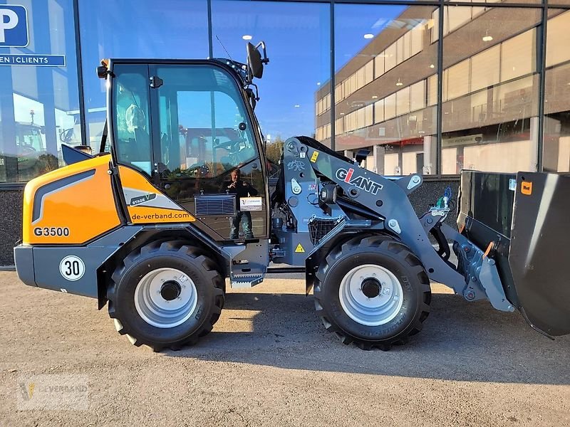 Hoflader des Typs GiANT 3500, Neumaschine in Colmar-Berg (Bild 2)