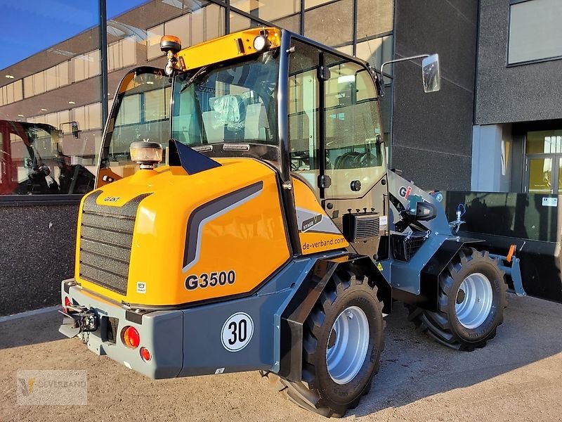 Hoflader des Typs GiANT 3500, Neumaschine in Colmar-Berg (Bild 4)