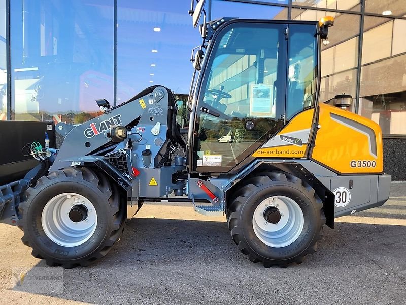 Hoflader des Typs GiANT 3500, Neumaschine in Colmar-Berg (Bild 1)