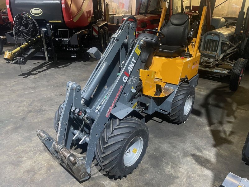 Hoflader типа GiANT D 262S, Gebrauchtmaschine в Burgkirchen