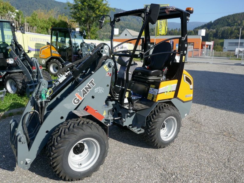 Hoflader of the type GiANT G 2200 E, Gebrauchtmaschine in Villach (Picture 1)
