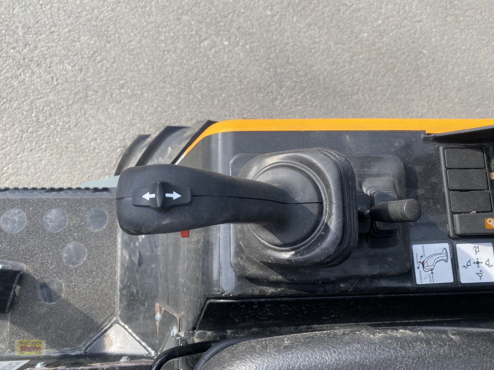 Hoflader des Typs GiANT G 2300 HD mit abklappbarem Fahrerschutzdach, Neumaschine in Kötschach (Bild 16)