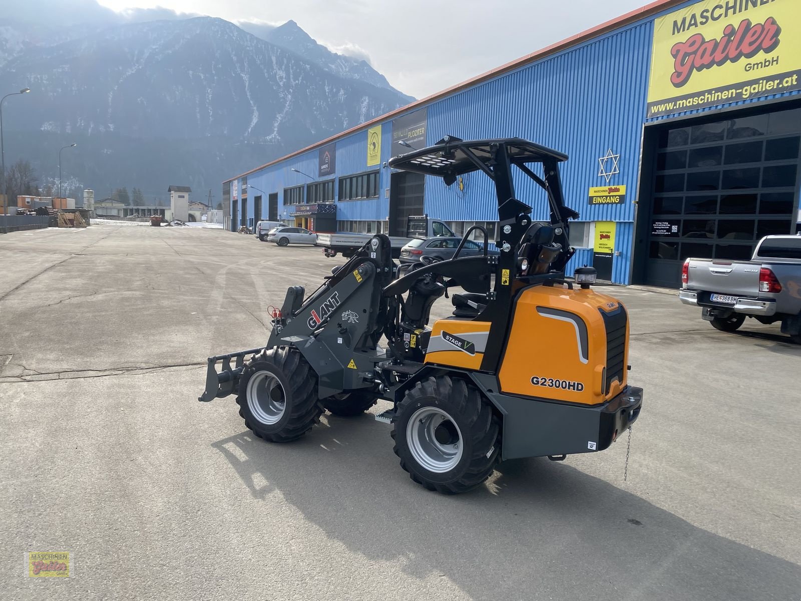 Hoflader des Typs GiANT G 2300 HD mit abklappbarem Fahrerschutzdach, Neumaschine in Kötschach (Bild 8)