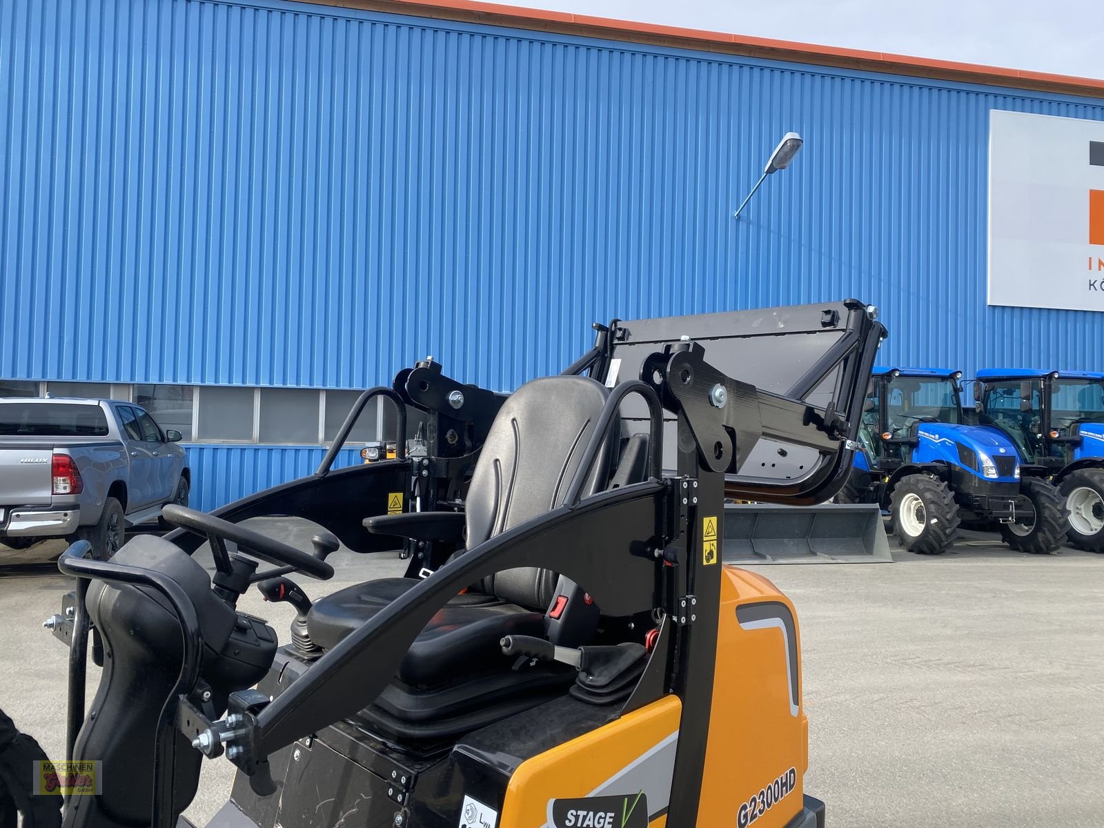 Hoflader des Typs GiANT G 2300 HD mit abklappbarem Fahrerschutzdach, Neumaschine in Kötschach (Bild 22)