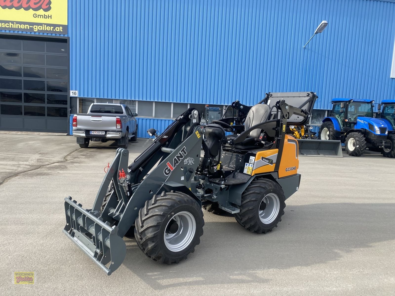 Hoflader des Typs GiANT G 2300 HD mit abklappbarem Fahrerschutzdach, Neumaschine in Kötschach (Bild 23)