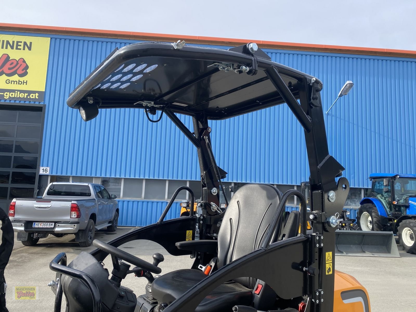 Hoflader des Typs GiANT G 2300 HD mit abklappbarem Fahrerschutzdach, Neumaschine in Kötschach (Bild 20)