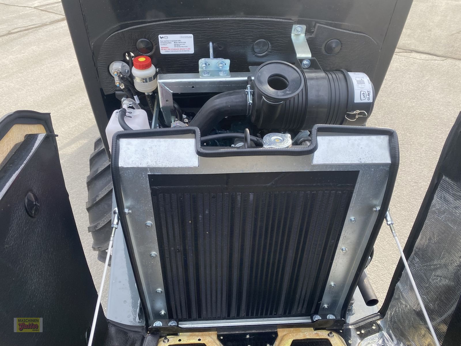 Hoflader des Typs GiANT G 2300 HD mit abklappbarem Fahrerschutzdach, Neumaschine in Kötschach (Bild 11)