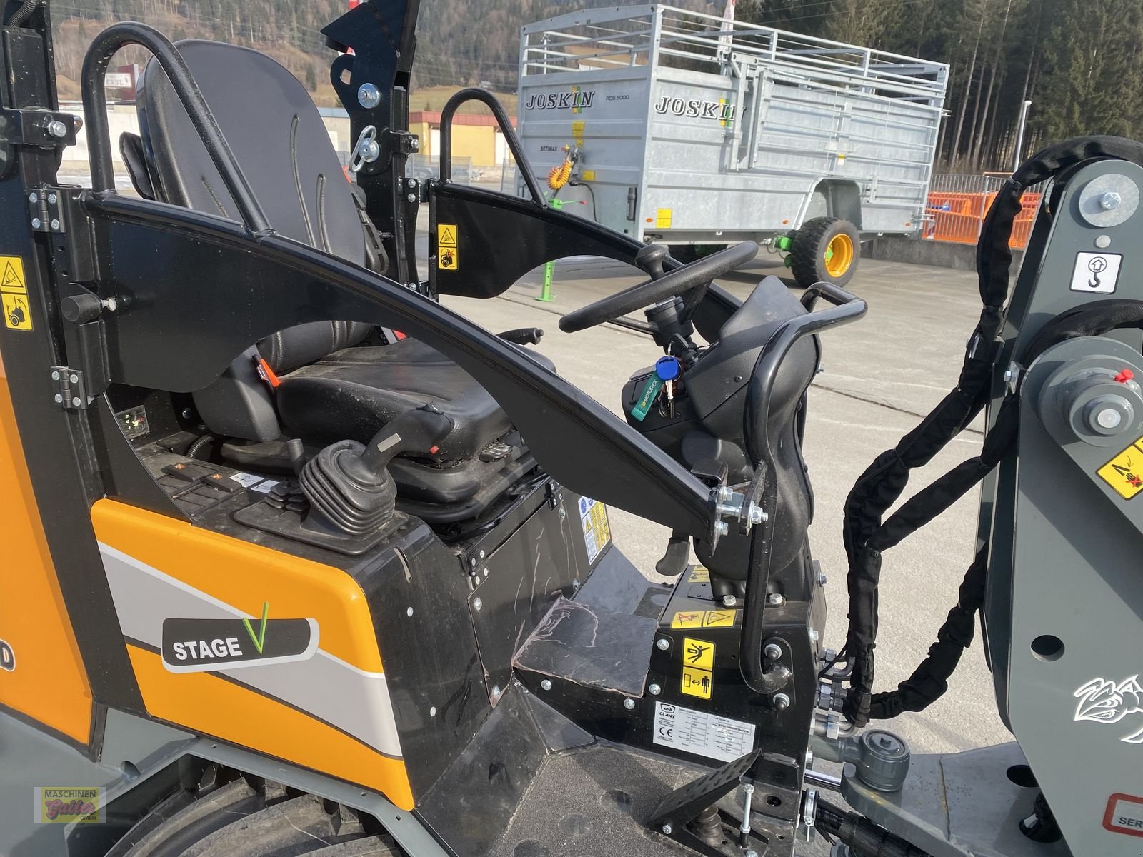 Hoflader des Typs GiANT G 2300 HD mit abklappbarem Fahrerschutzdach, Neumaschine in Kötschach (Bild 14)