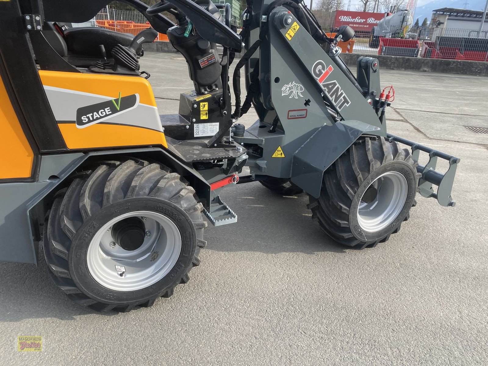 Hoflader des Typs GiANT G 2300 HD mit abklappbarem Fahrerschutzdach, Neumaschine in Kötschach (Bild 12)