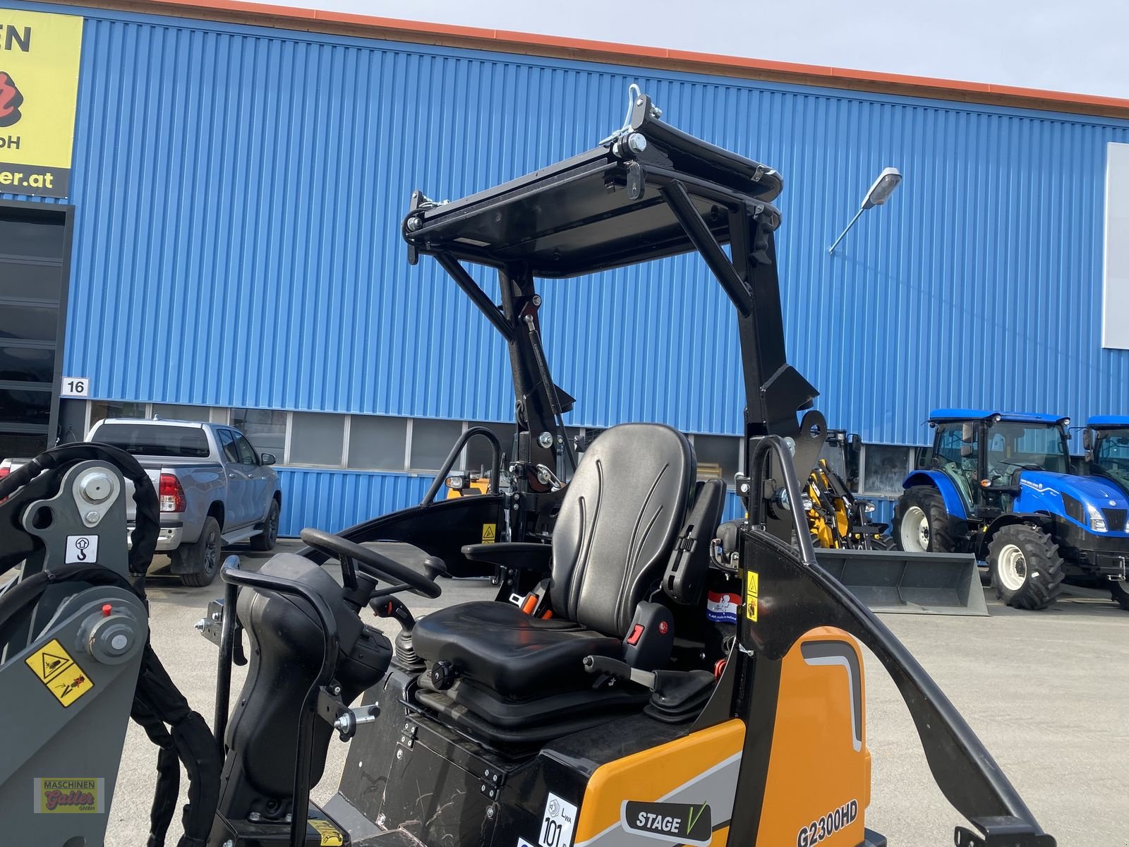 Hoflader des Typs GiANT G 2300 HD mit abklappbarem Fahrerschutzdach, Neumaschine in Kötschach (Bild 21)