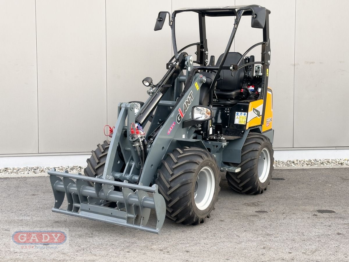 Hoflader des Typs GiANT G 2300 HD, Neumaschine in Lebring (Bild 1)