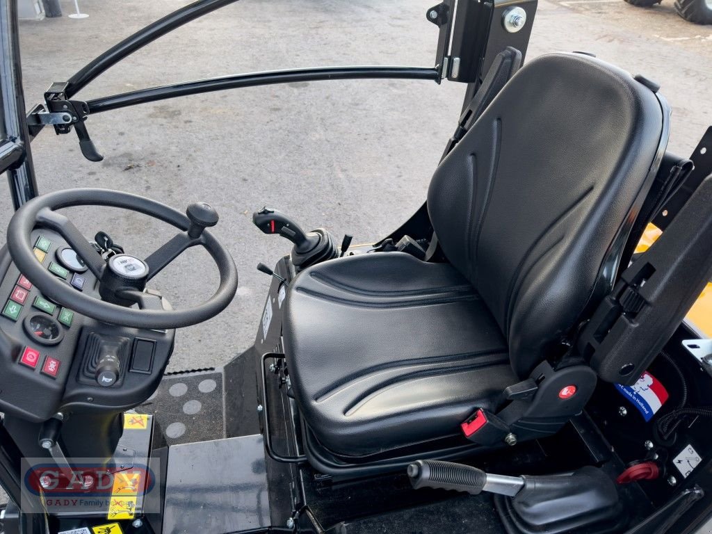 Hoflader des Typs GiANT G 2300 HD, Neumaschine in Lebring (Bild 8)