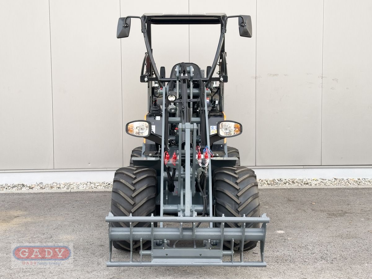 Hoflader des Typs GiANT G 2300 HD, Neumaschine in Lebring (Bild 3)