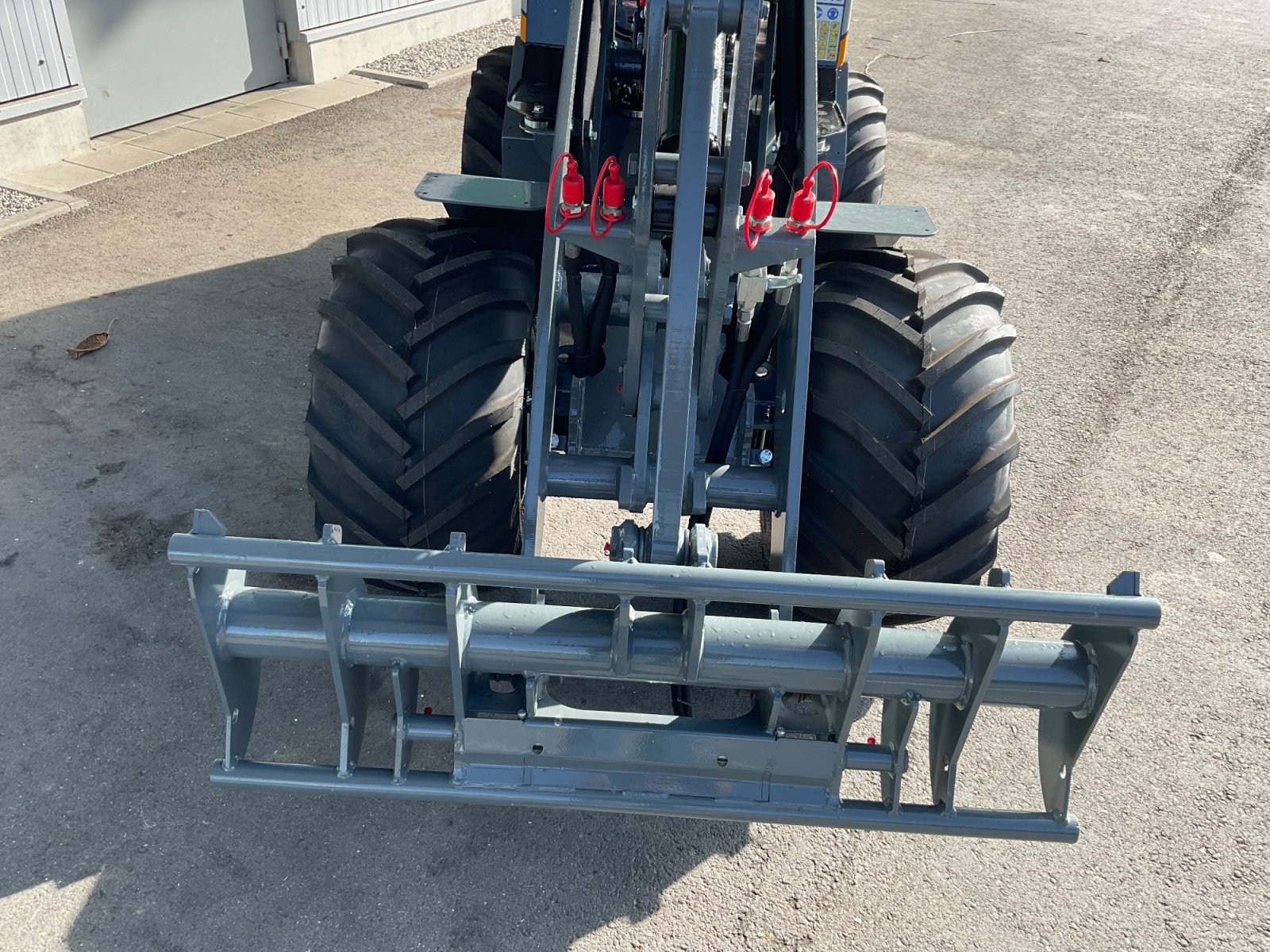 Hoflader des Typs GiANT G 2300 HD, Neumaschine in Mühlhausen-Ehingen (Bild 2)