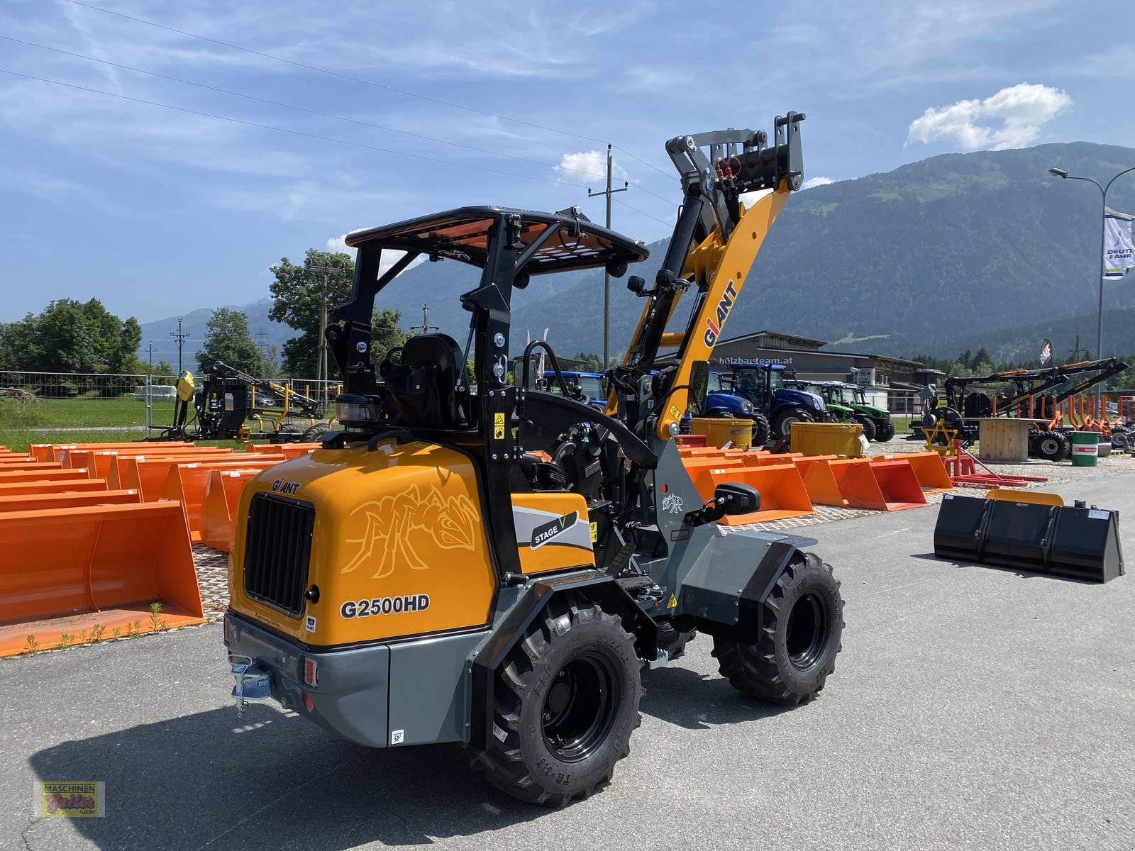 Hoflader of the type GiANT G 2500 HD mit abklappbaren Fahrerschutzdach, Neumaschine in Kötschach (Picture 8)